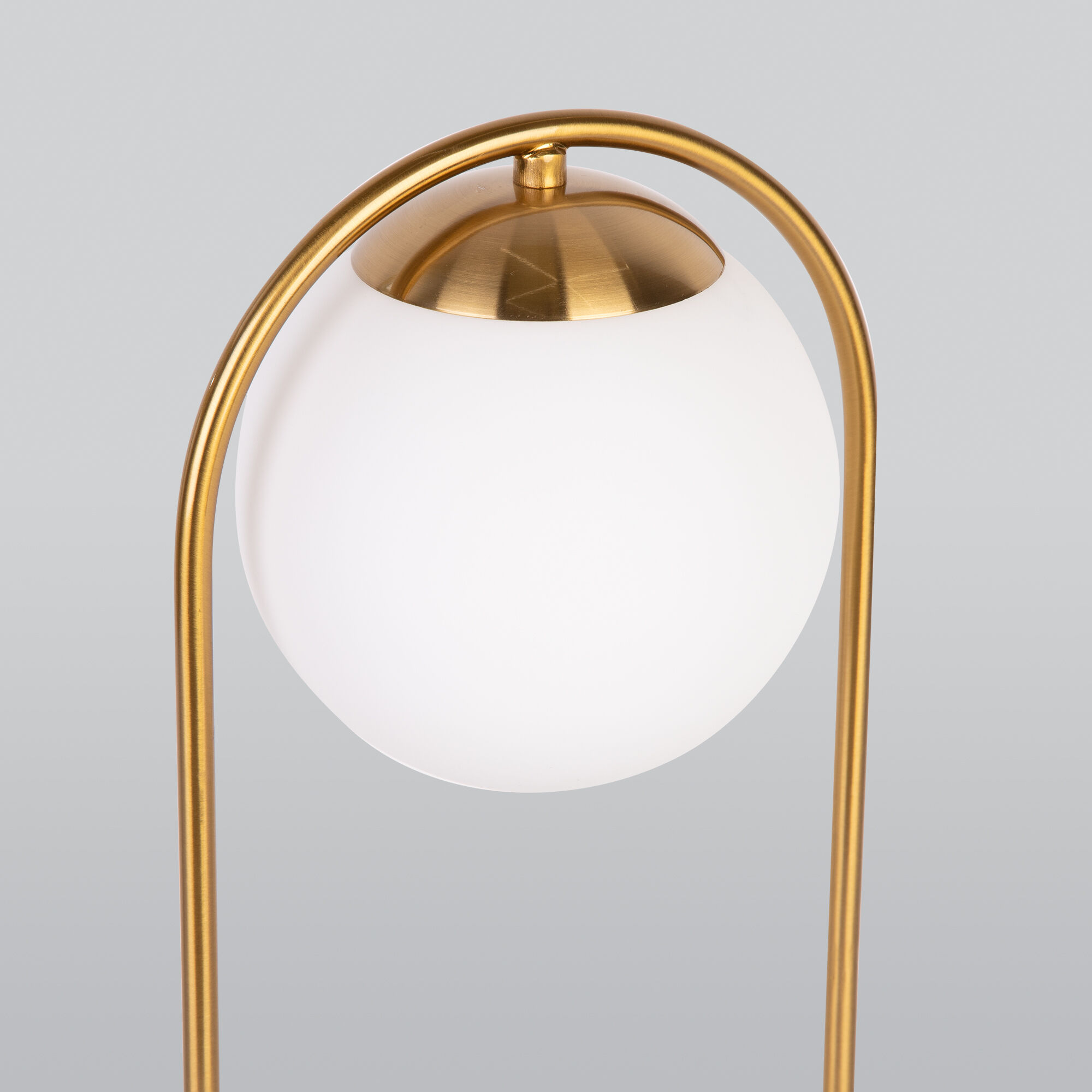 Настольная лампа с круглым плафоном Eurosvet Ringo a061131 01138/1 золото фото